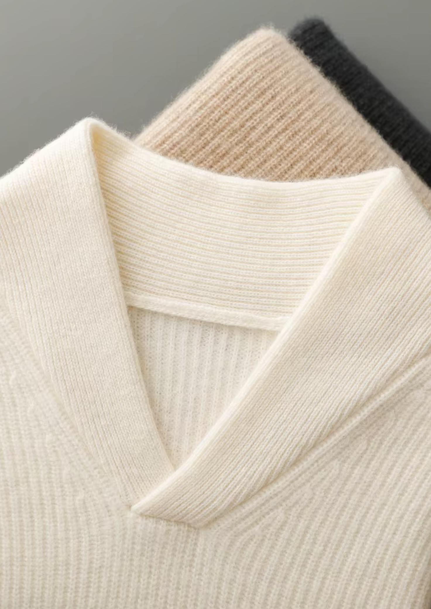 100% CASHMERE RIBBED V-NECK SWEATER