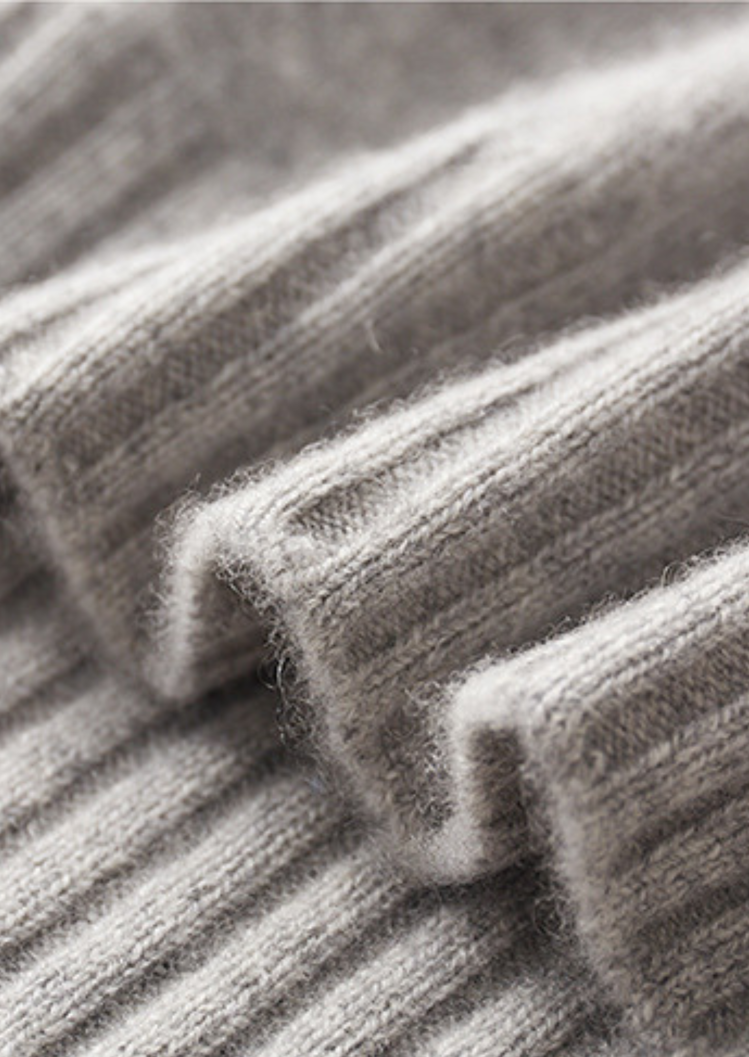 100% CASHMERE MOCKNECK SWEATER