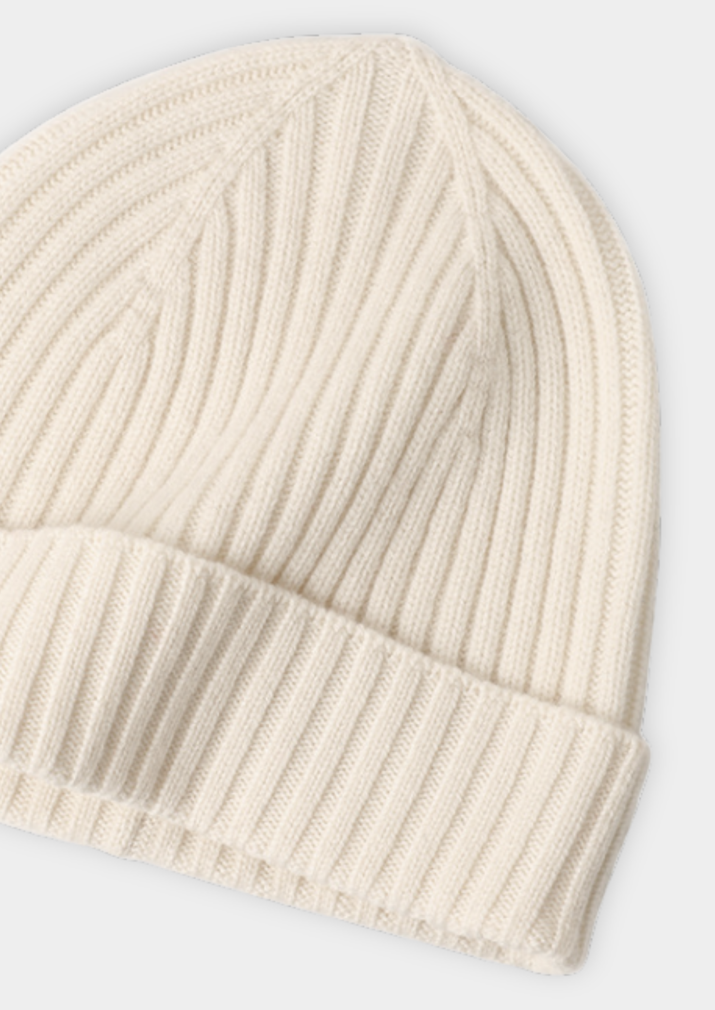 100% CASHMERE WINTERTIME ESSENTIALS