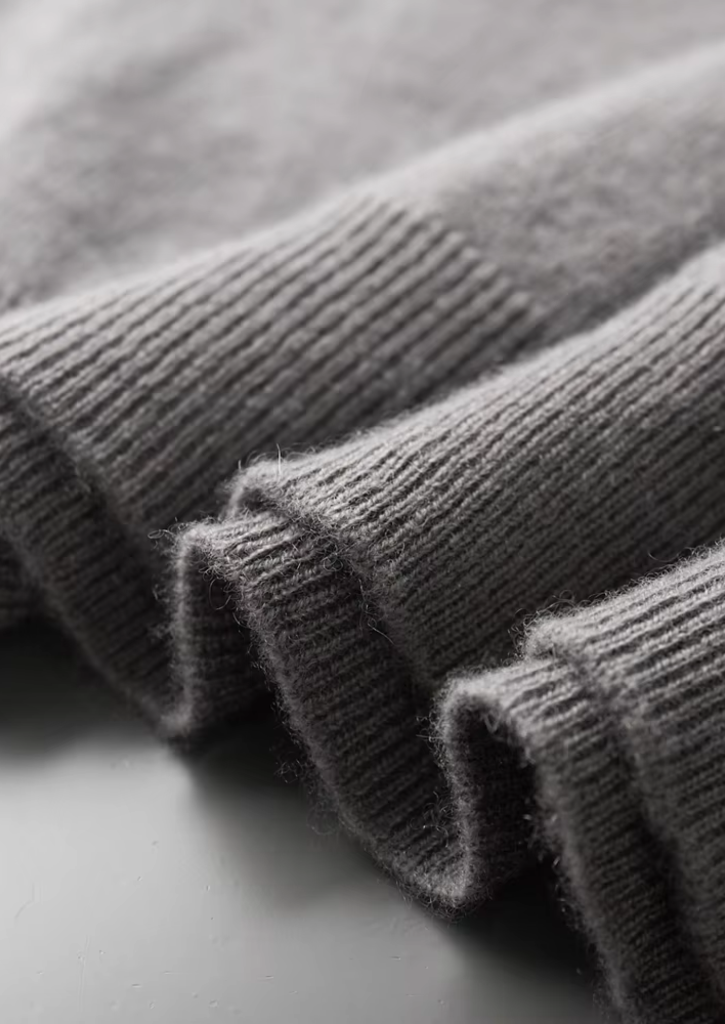 N°05 · Ash Grey & Ivory