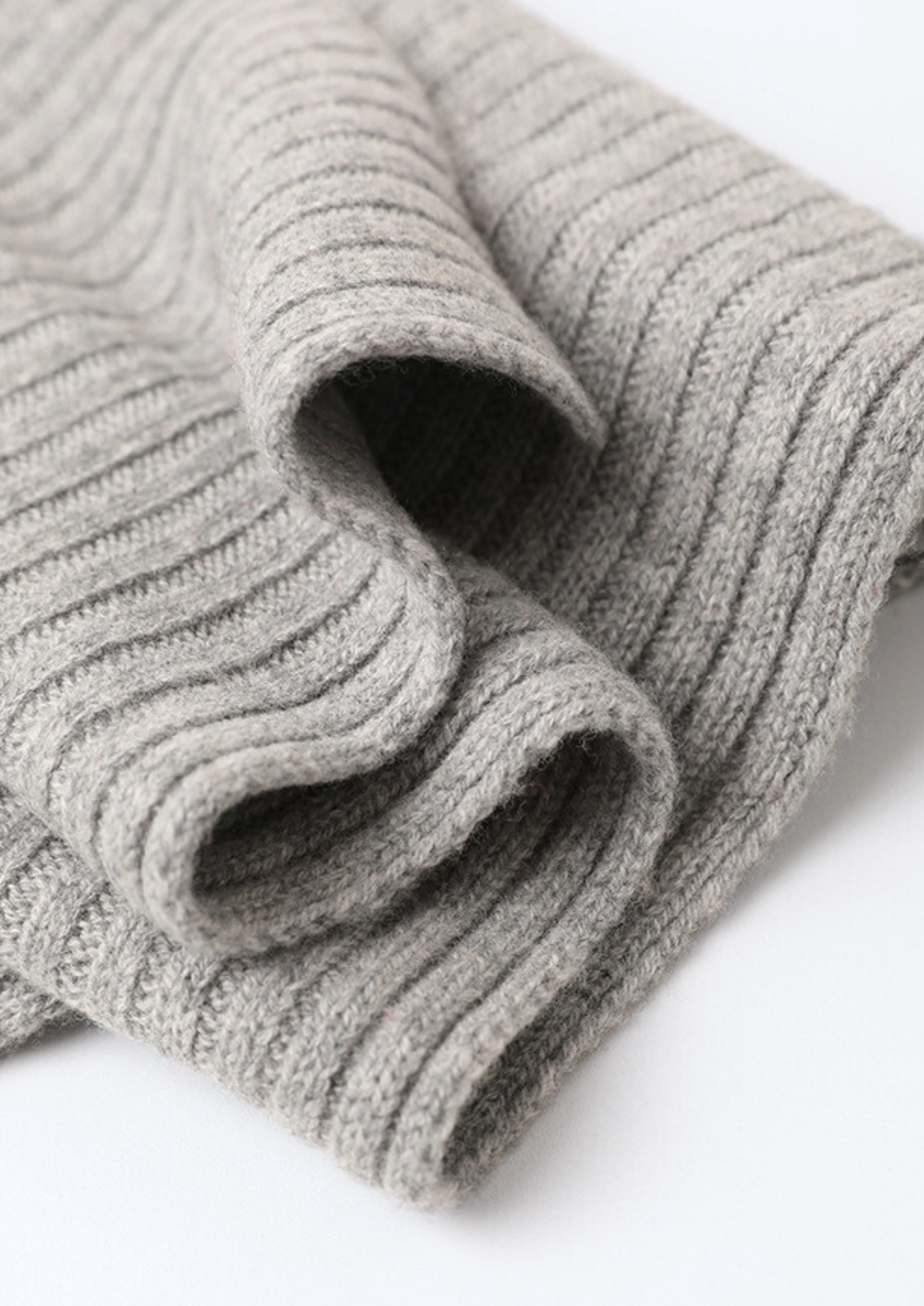 100% CASHMERE WINTERTIME ESSENTIALS