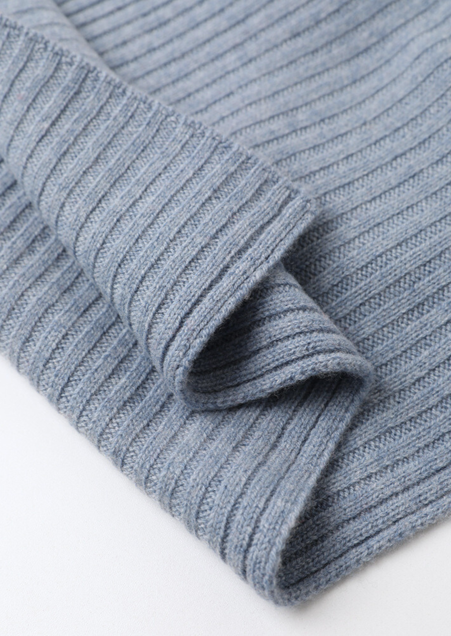 100% CASHMERE WINTERTIME ESSENTIALS