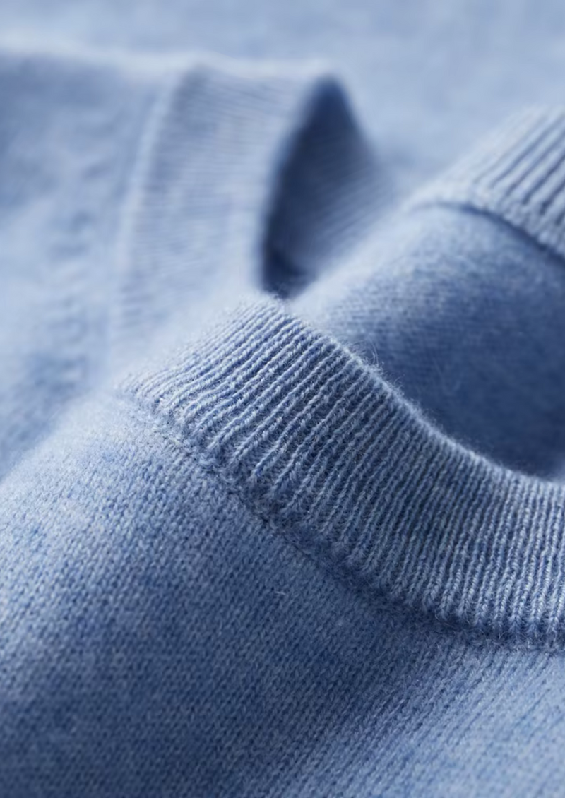 N°02 · Azure & Ivory