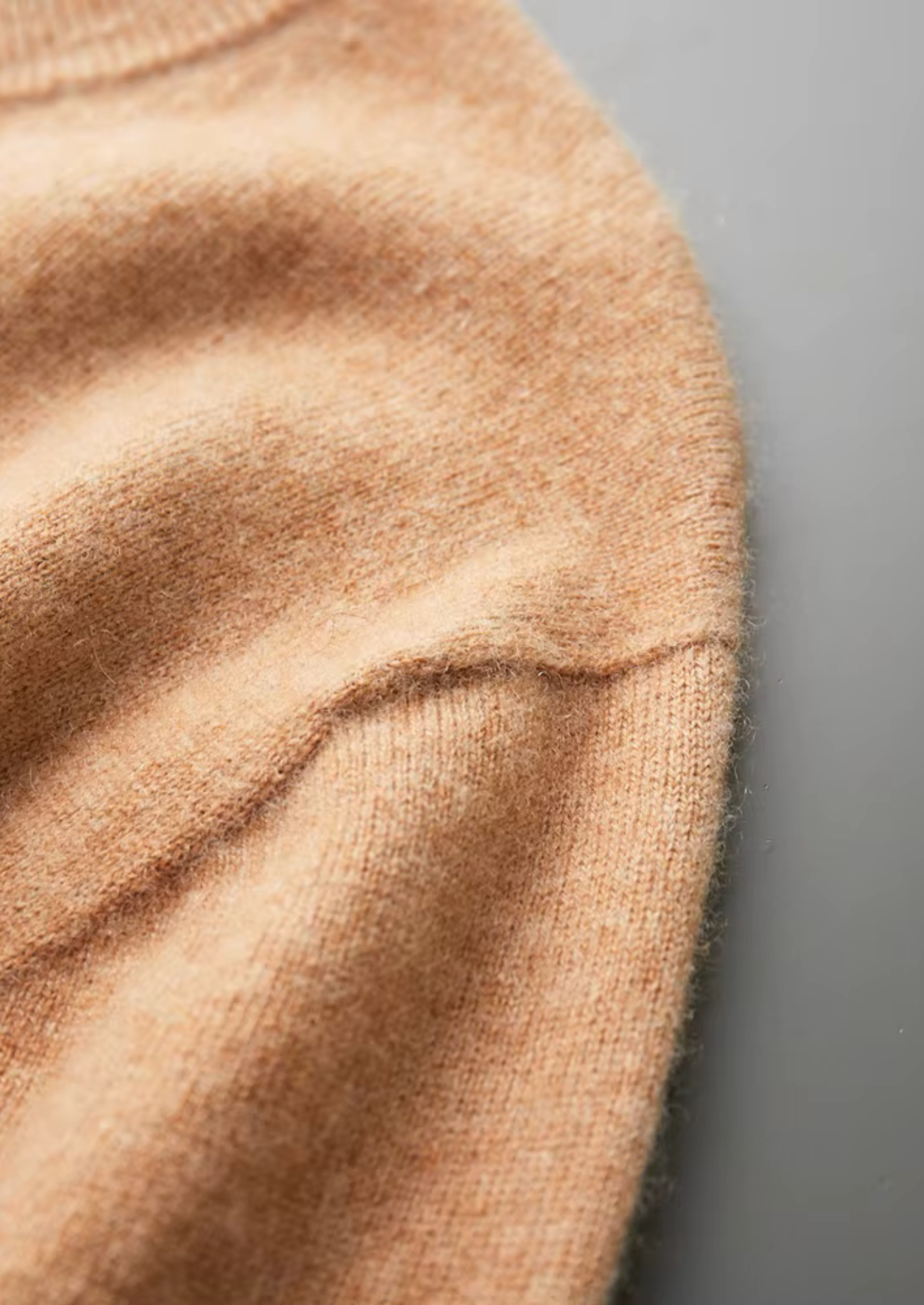 100% CASHMERE CLASSIC CREWNECK T-SHIRT