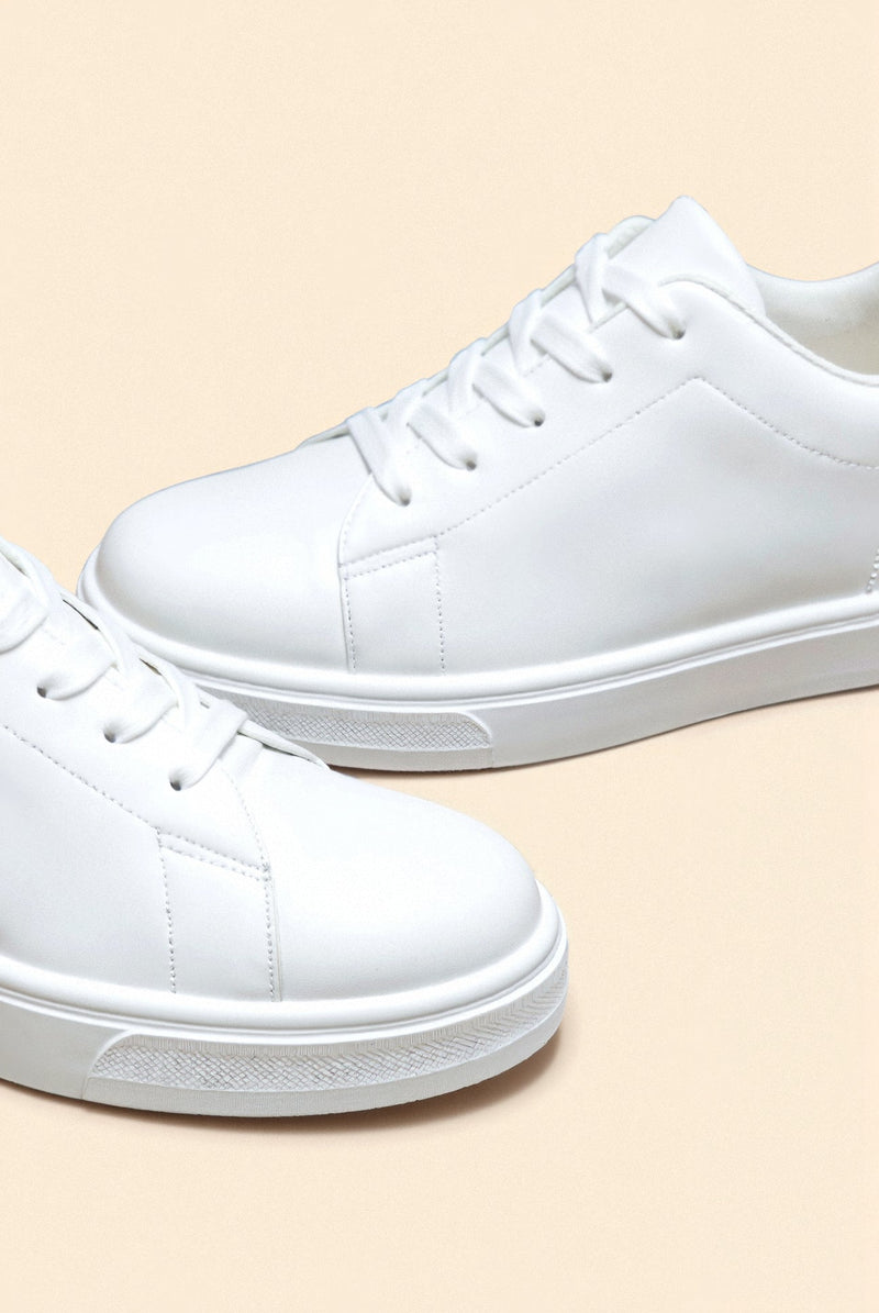 NOBA Classic Sneaker