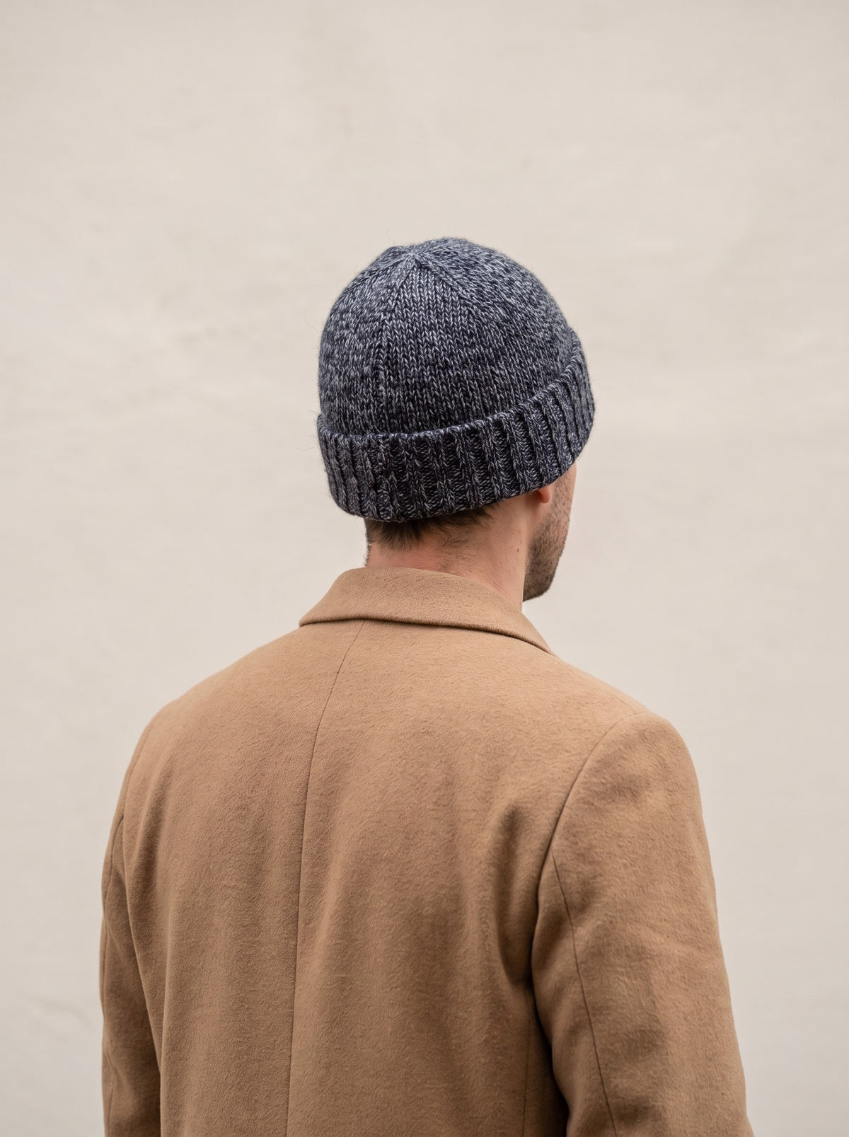 100% Cashmere Beanie – Charcoal lifestyle
