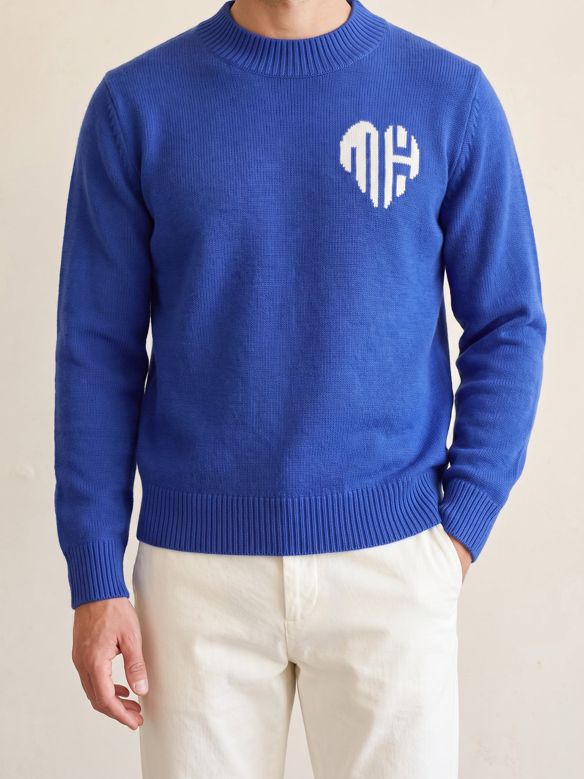 100% Cashmere Heart Sweater – Blue lifestyle