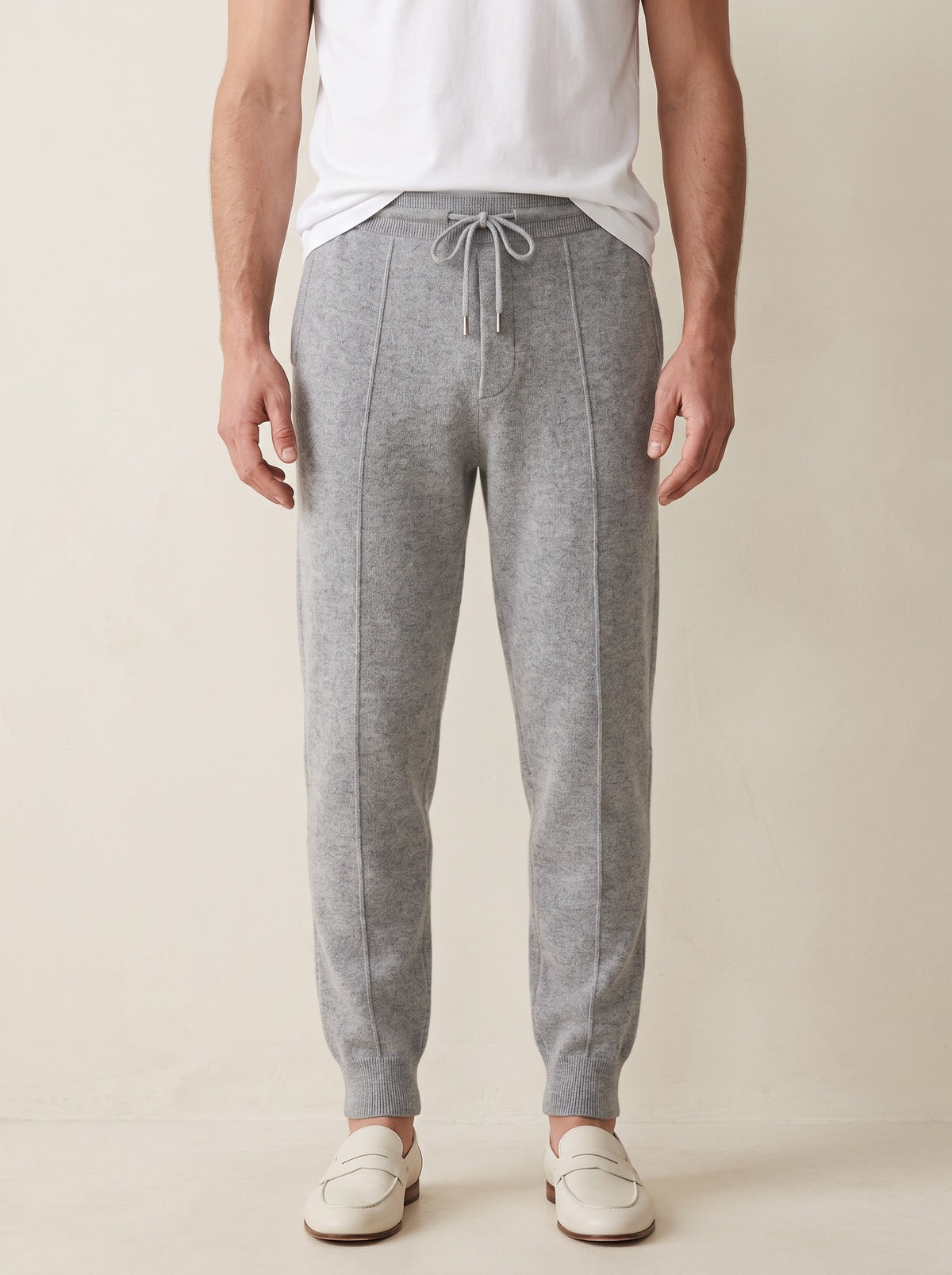 100% Cashmere Leisure Trousers – Light Gray lifestyle