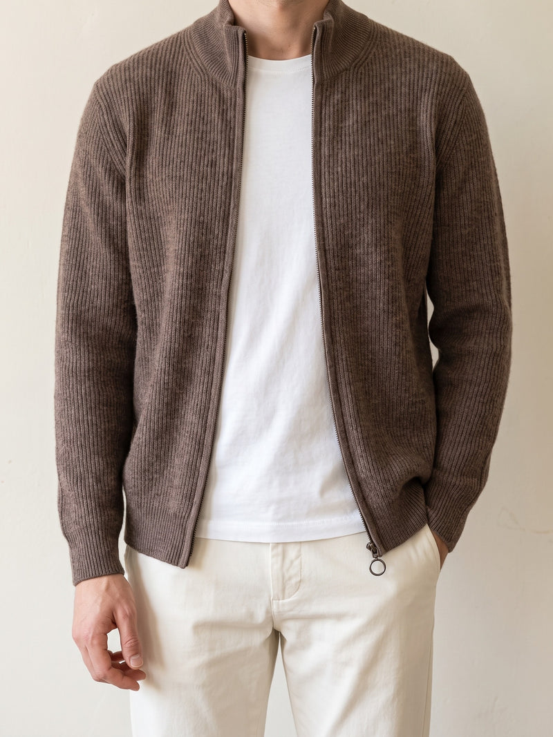 100% Cashmere Vest – Brown lifestyle