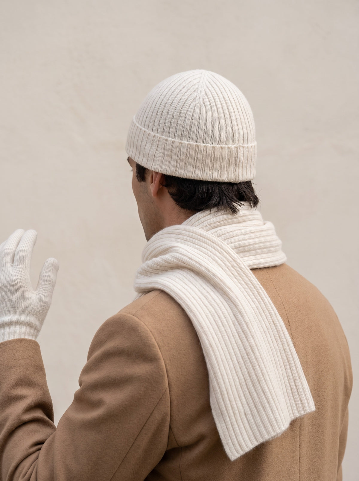 100% Cashmere Wintertime Essentials – Ivory lifestyle