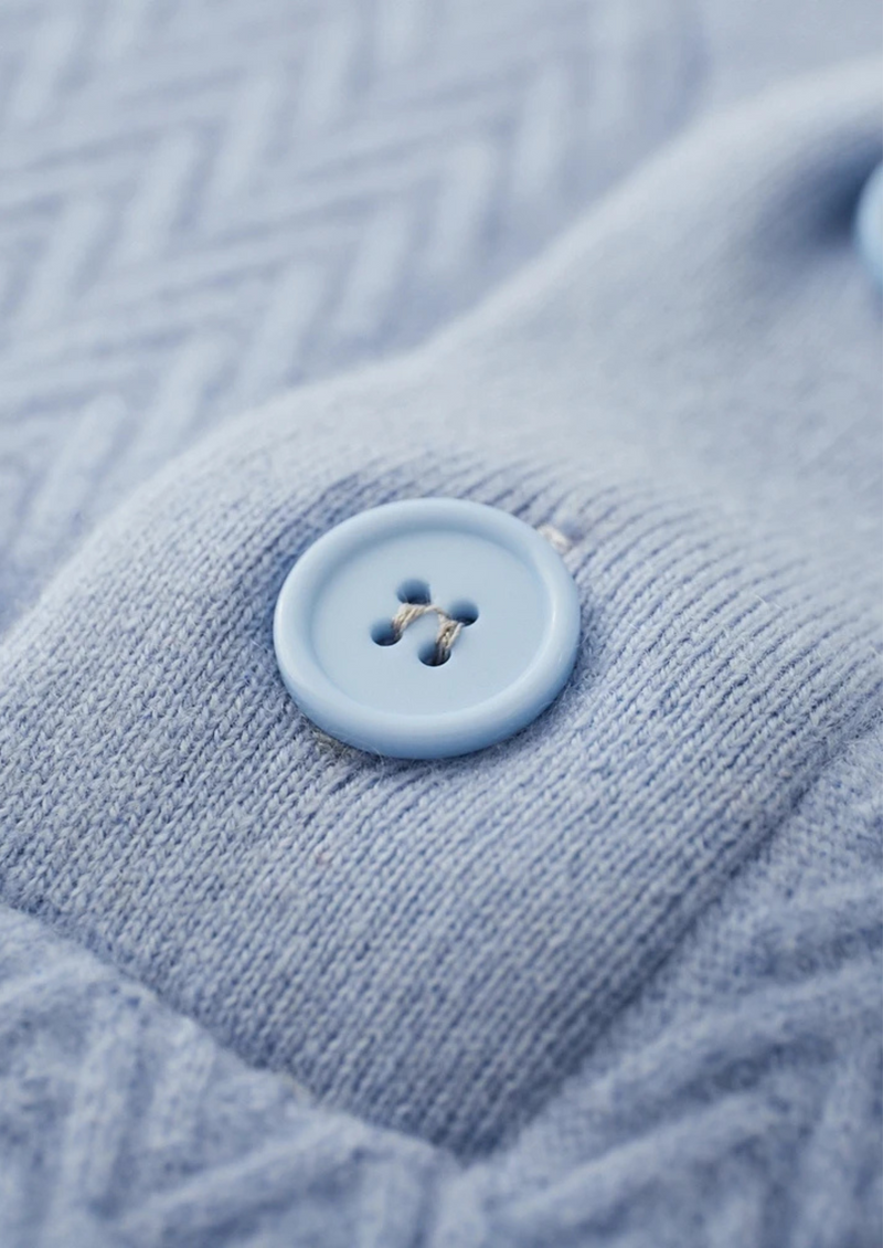 100% CASHMERE ZIGZAG BUTTON SWEATER