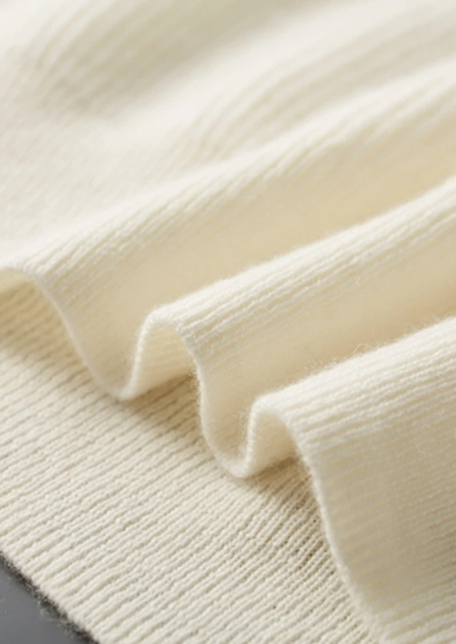 100% CASHMERE BUTTON SWEATER