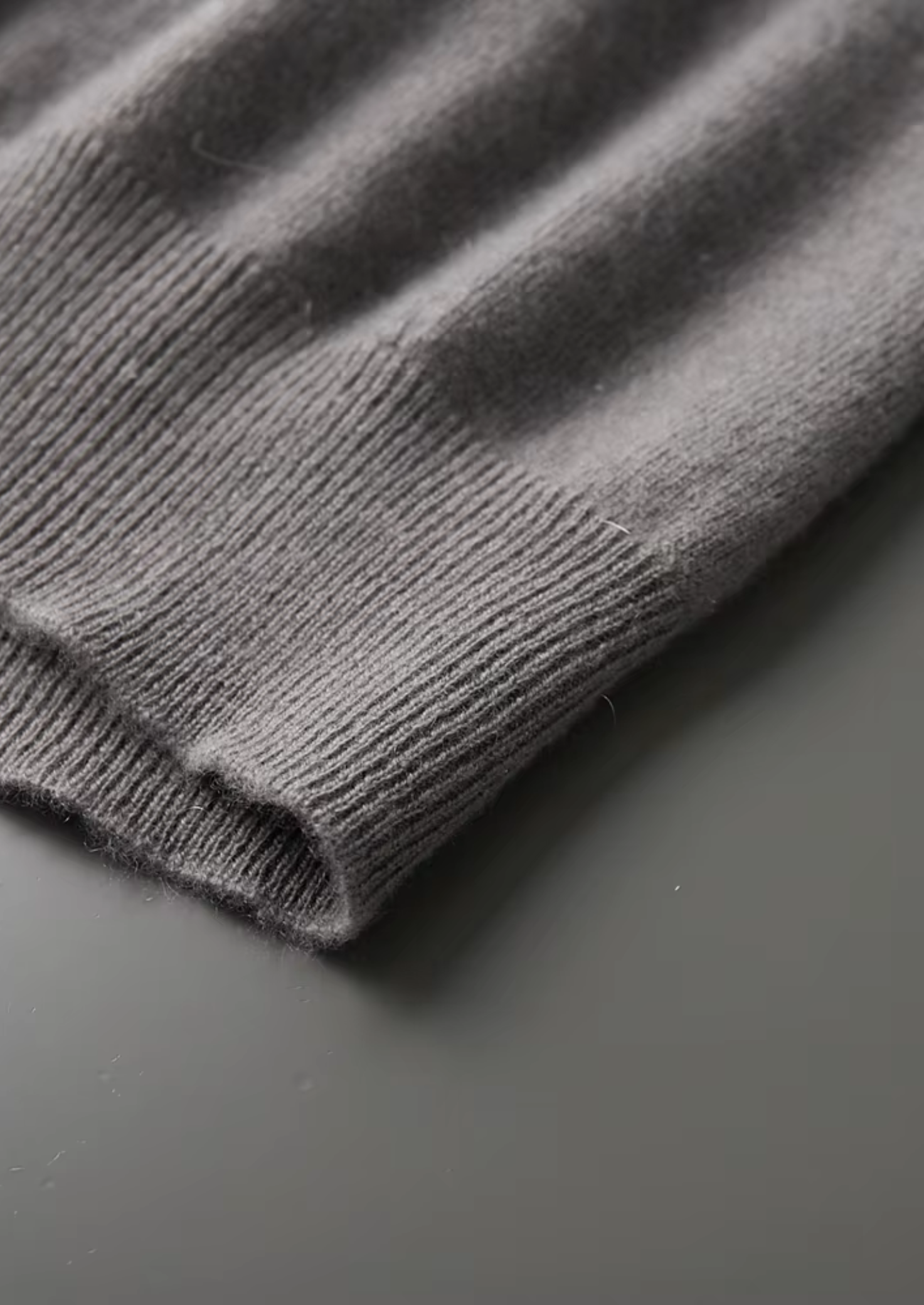 N°05 · Ash Grey & Ivory