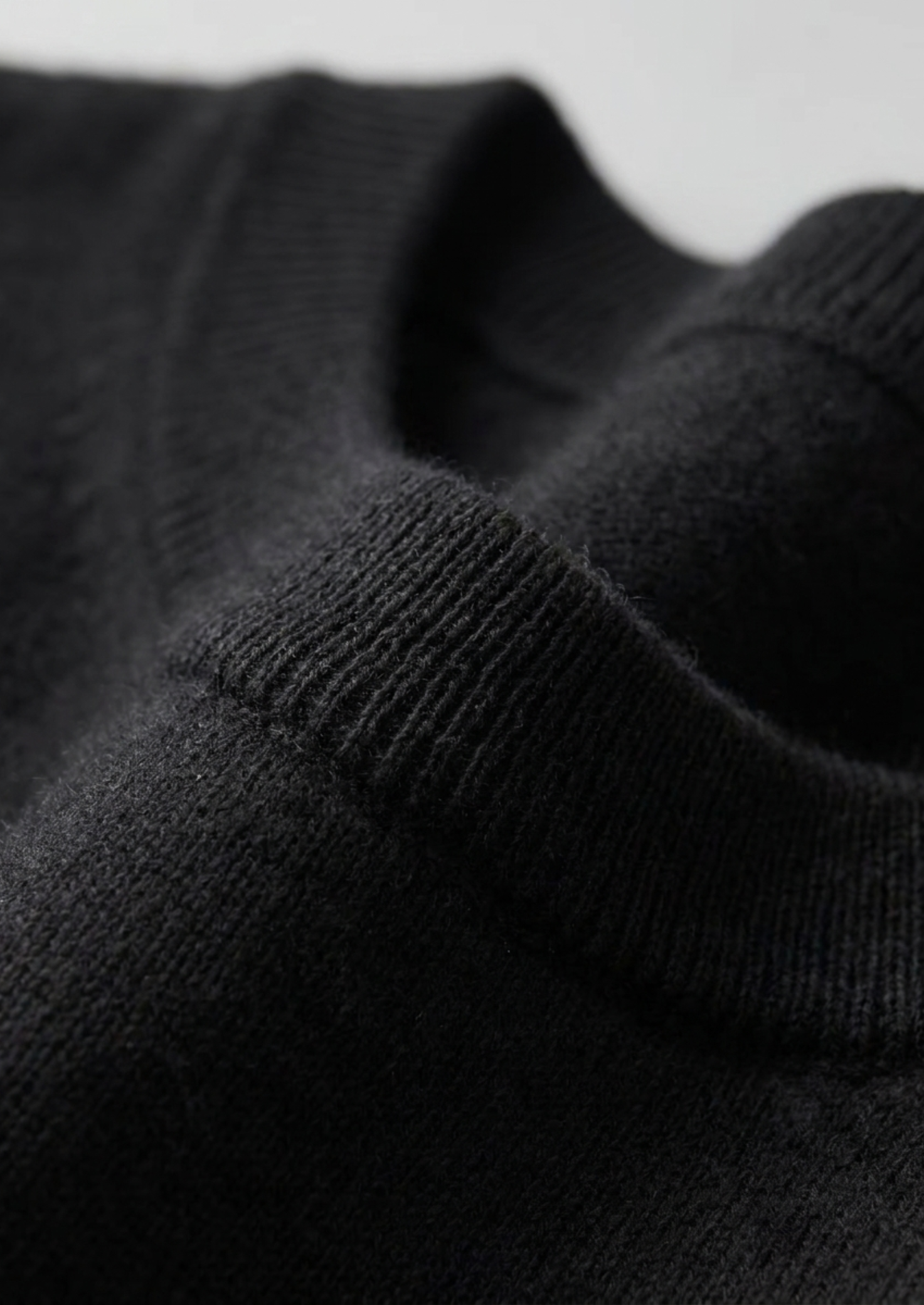 N°08 · Onyx & Ivory