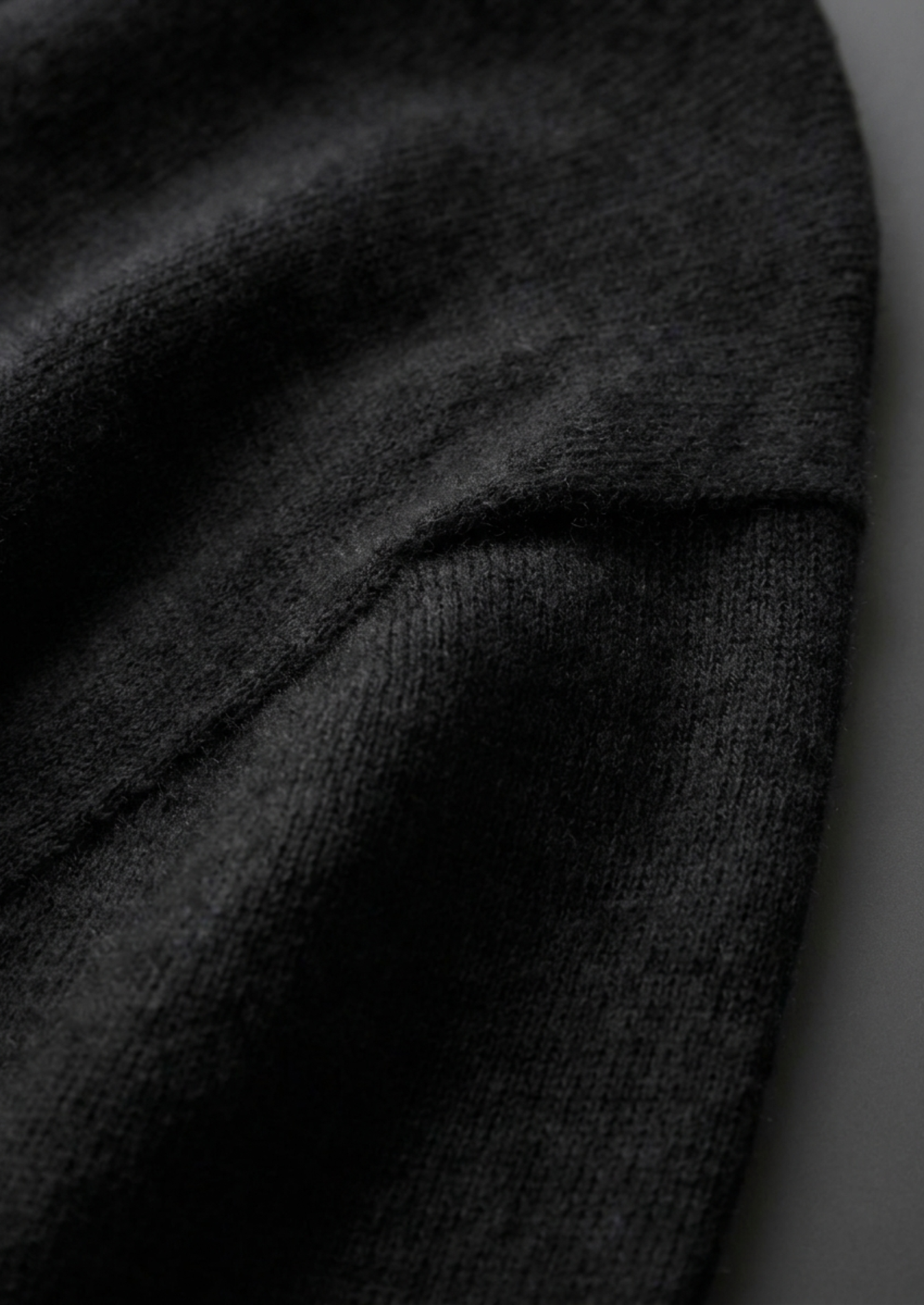 N°08 · Onyx & Ivory