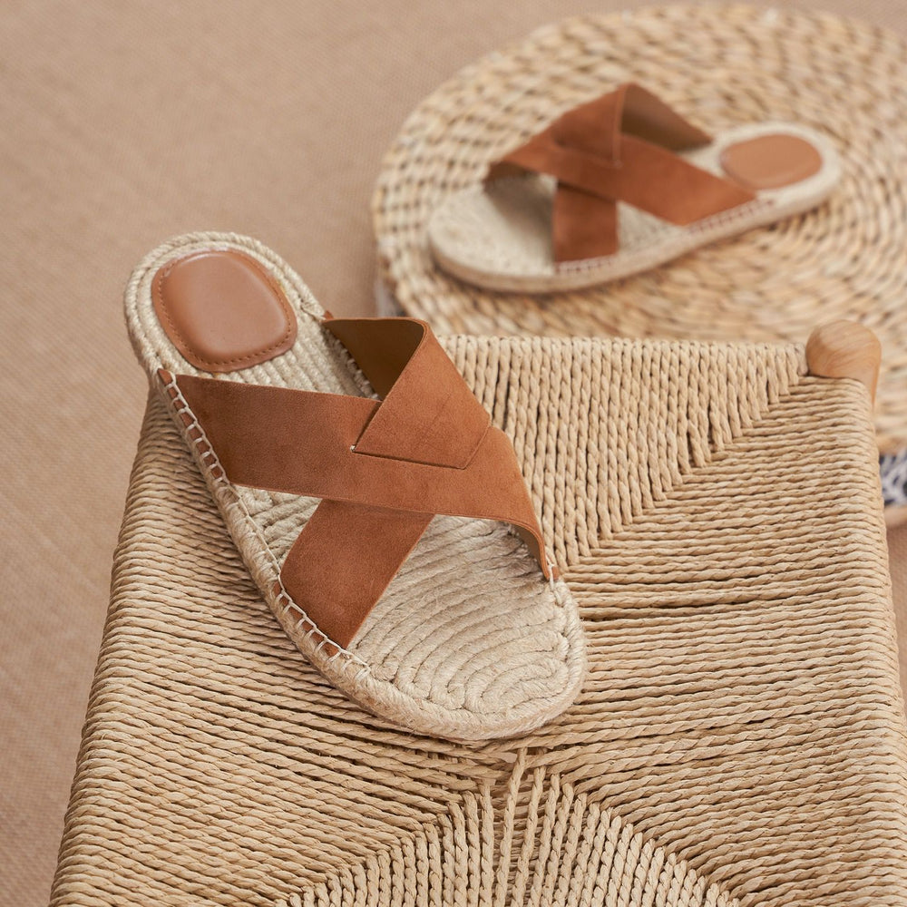 BUILT FOR SUMMER LIVING