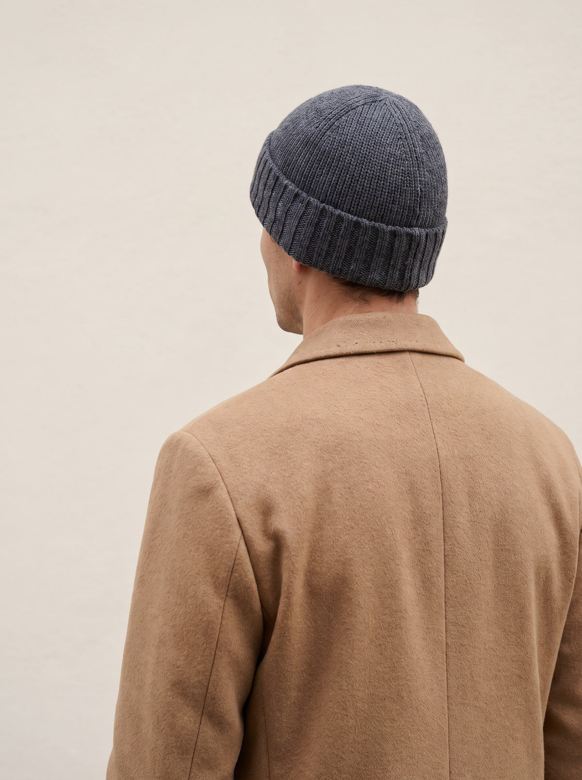 100% Cashmere Beanie – Drak Gray lifestyle