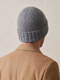 100% Cashmere Beanie – Gray lifestyle