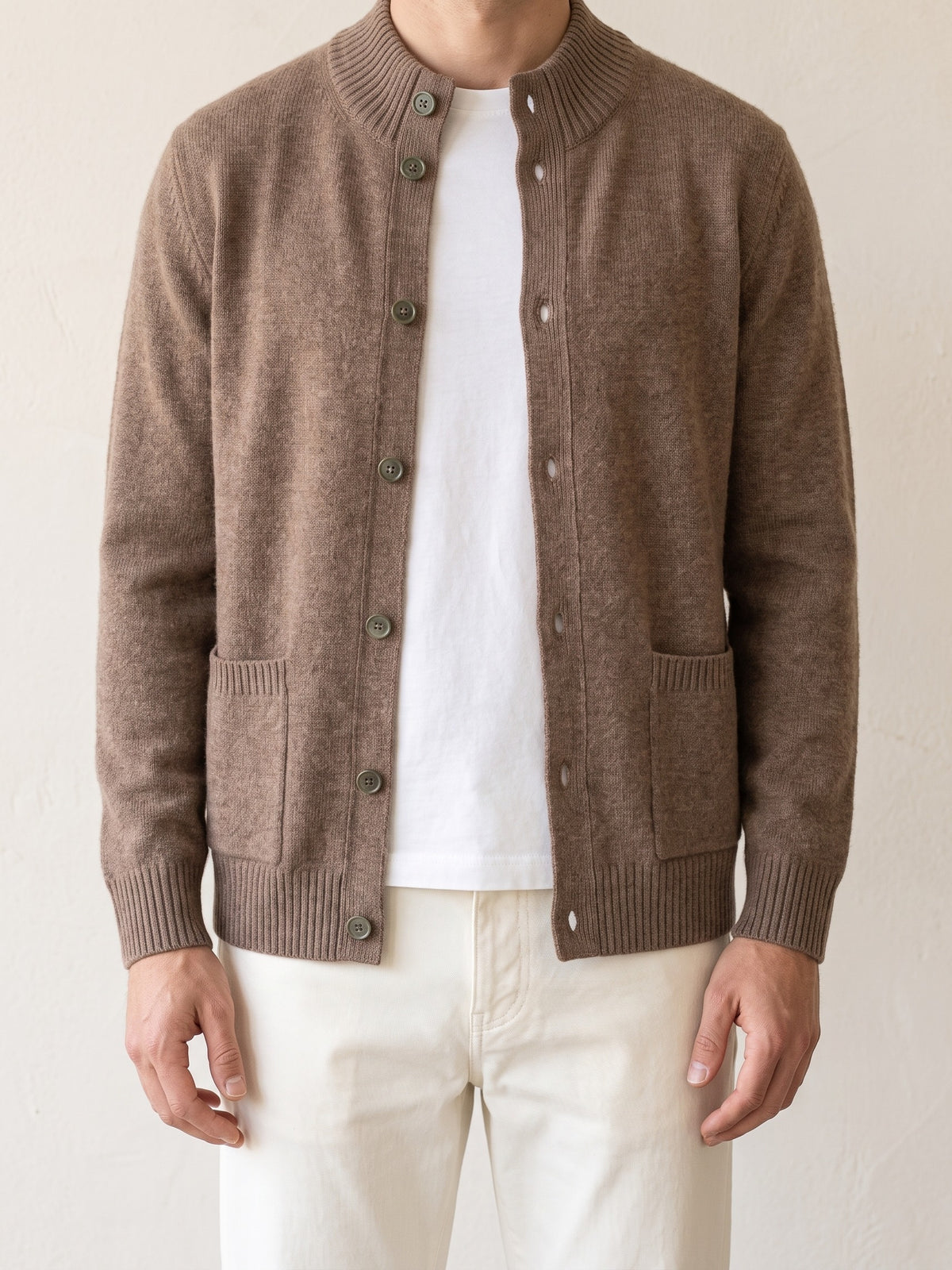100% Cashmere Button Cardigan – Coffee lifestyle