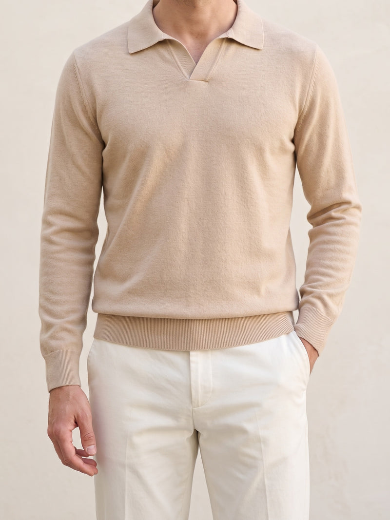 100% Cashmere Buttonless Sweater Polo – Sand lifestyle