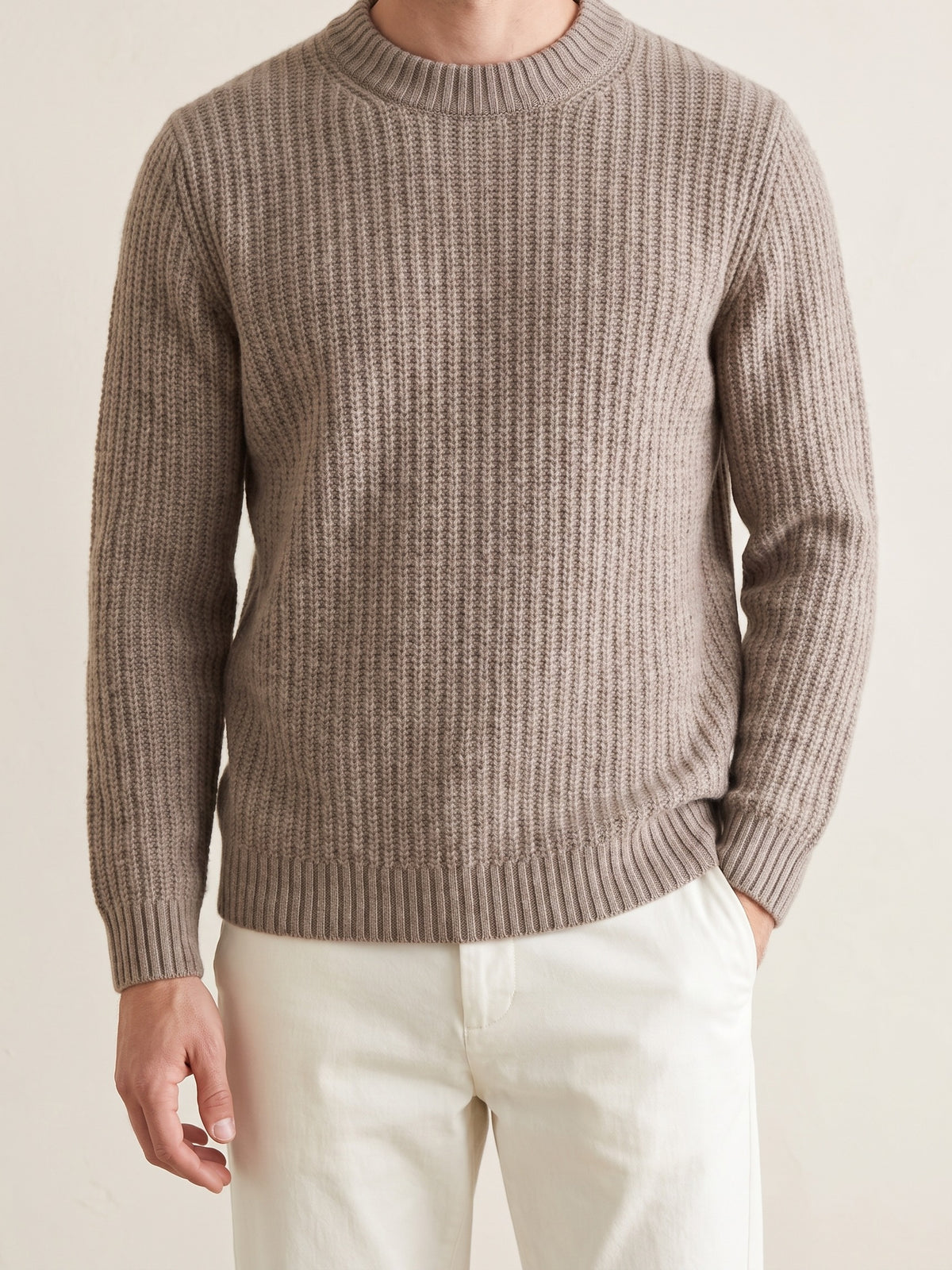 100% Cashmere Heavyweight Crewneck – Beige lifestyle