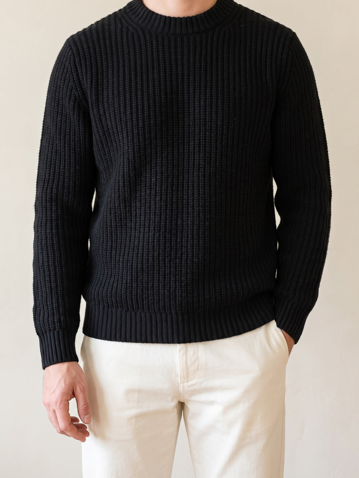 100% Cashmere Heavyweight Crewneck – Black lifestyle