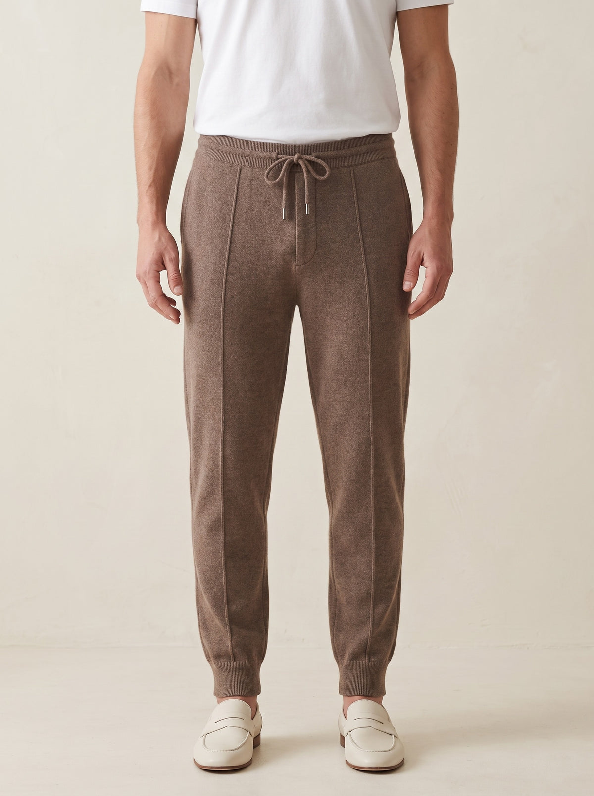 100% Cashmere Leisure Trousers – Brown lifestyle