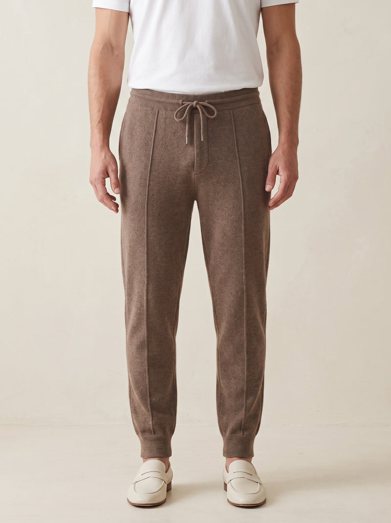 100% Cashmere Leisure Trousers – Brown lifestyle