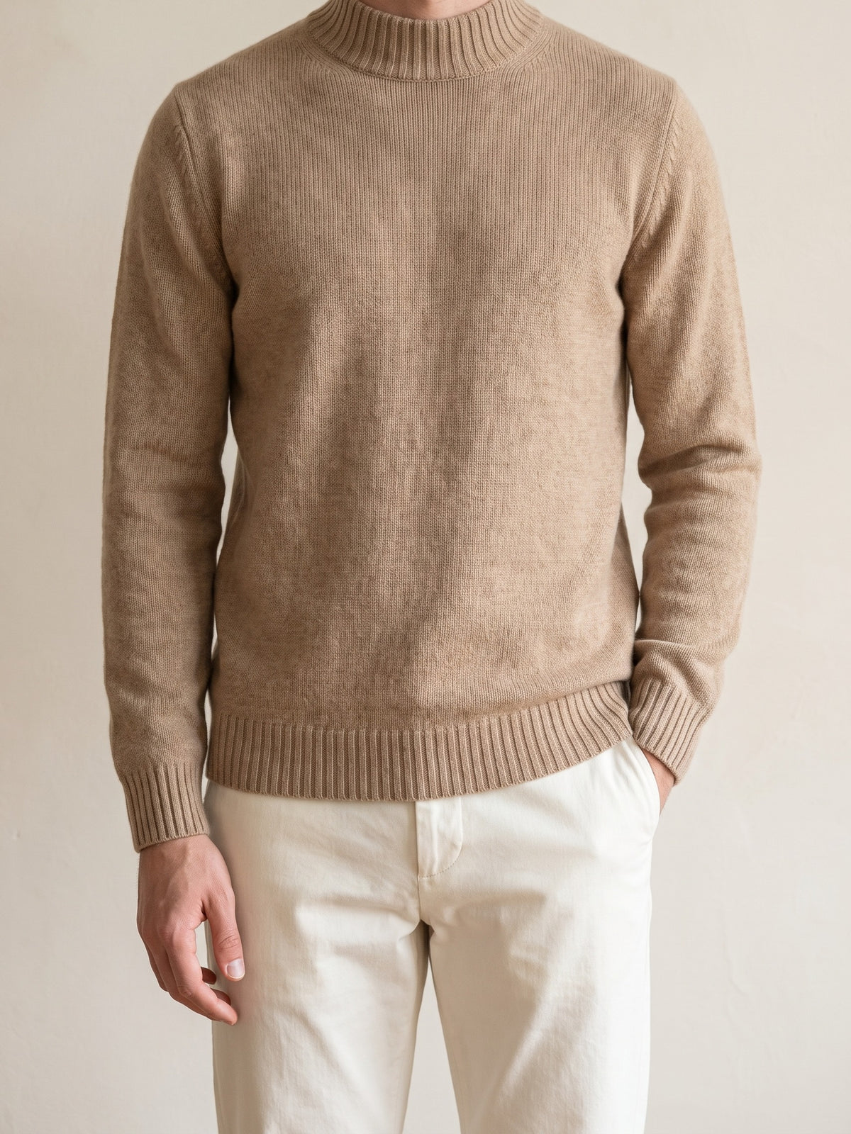 100% Cashmere Mockneck Sweater – Camel lifestyle