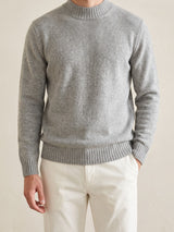100% Cashmere Mockneck Sweater – Light Gray lifestyle