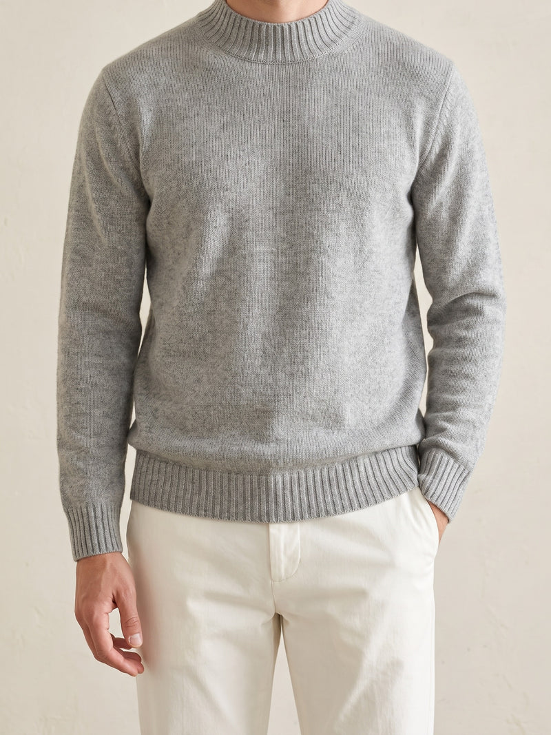 100% Cashmere Mockneck Sweater – Light Gray lifestyle
