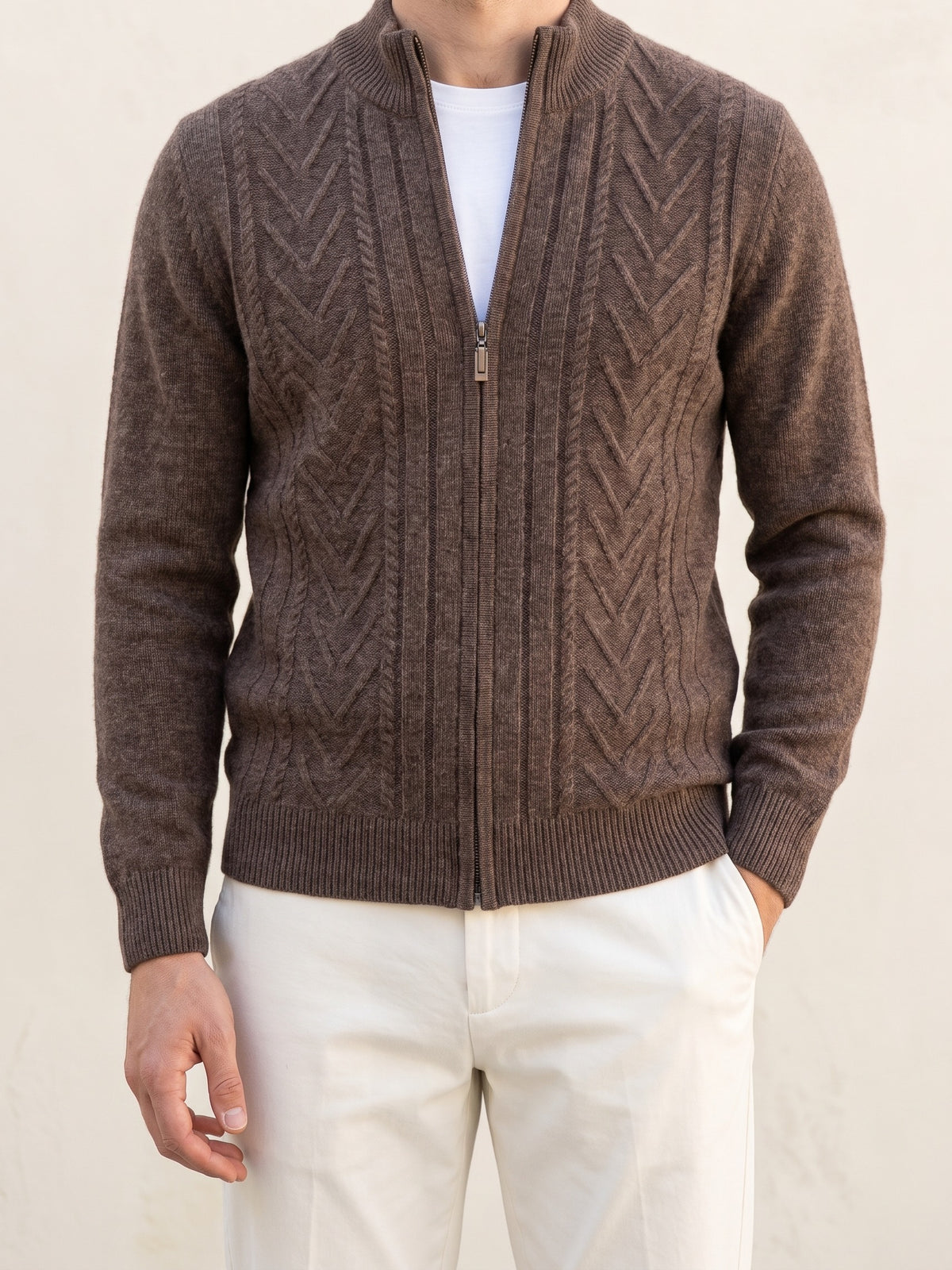 100% Cashmere Pattern Vest – Brown lifestyle