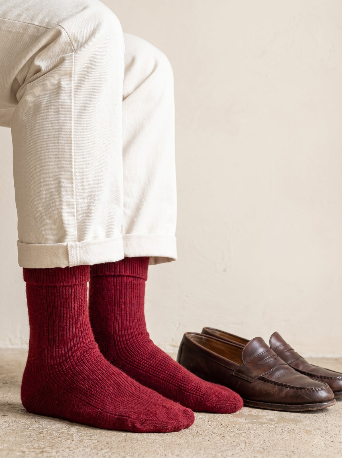 100% Cashmere Socks – Red lifestyle