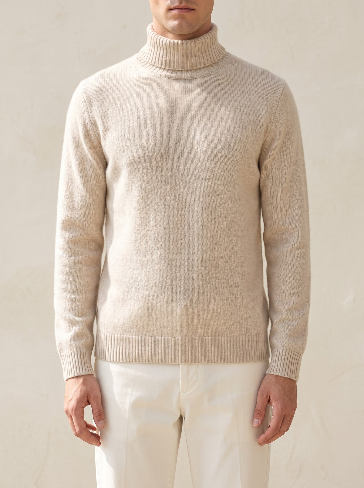 100% Cashmere Turtleneck – Beige lifestyle