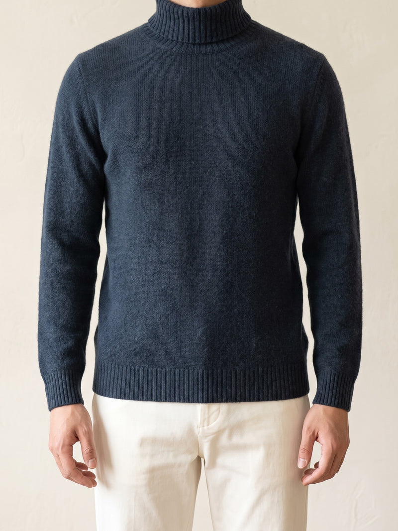 100% Cashmere Turtleneck – Blue lifestyle