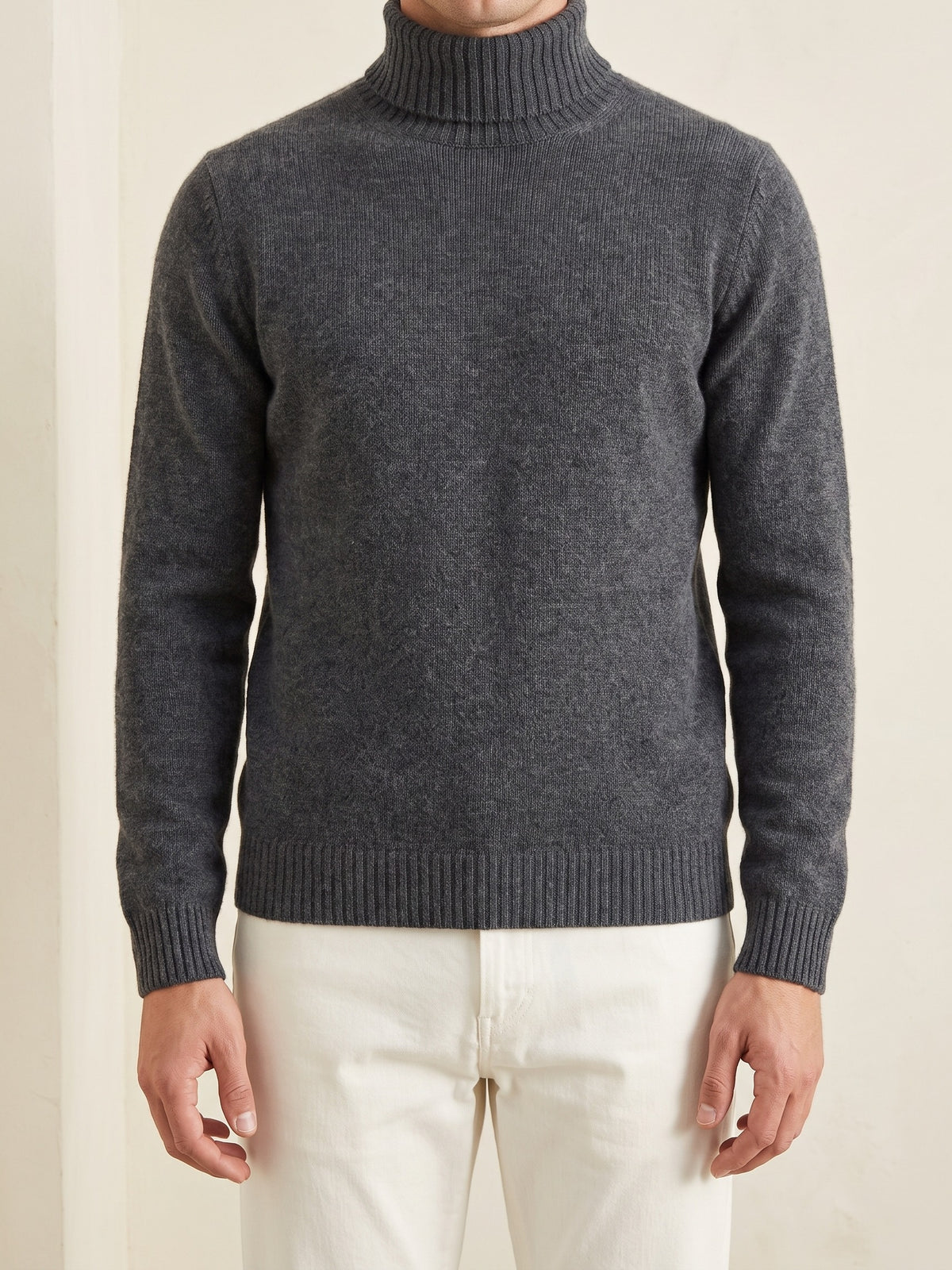 100% Cashmere Turtleneck – Dark Gray lifestyle