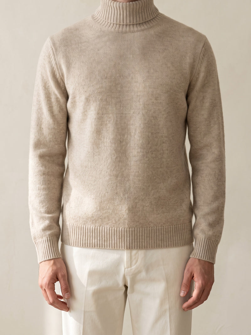 100% Cashmere Turtleneck – Khaki lifestyle