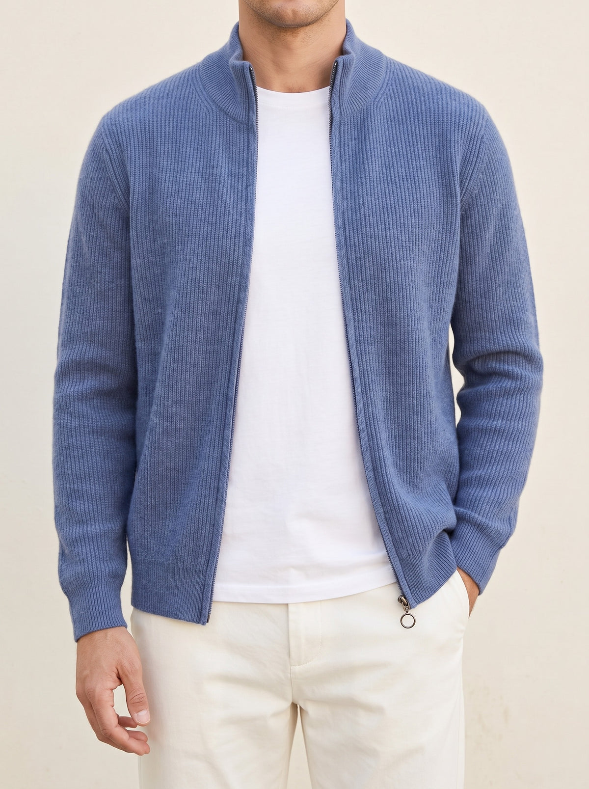 100% Cashmere Vest – Blue lifestyle