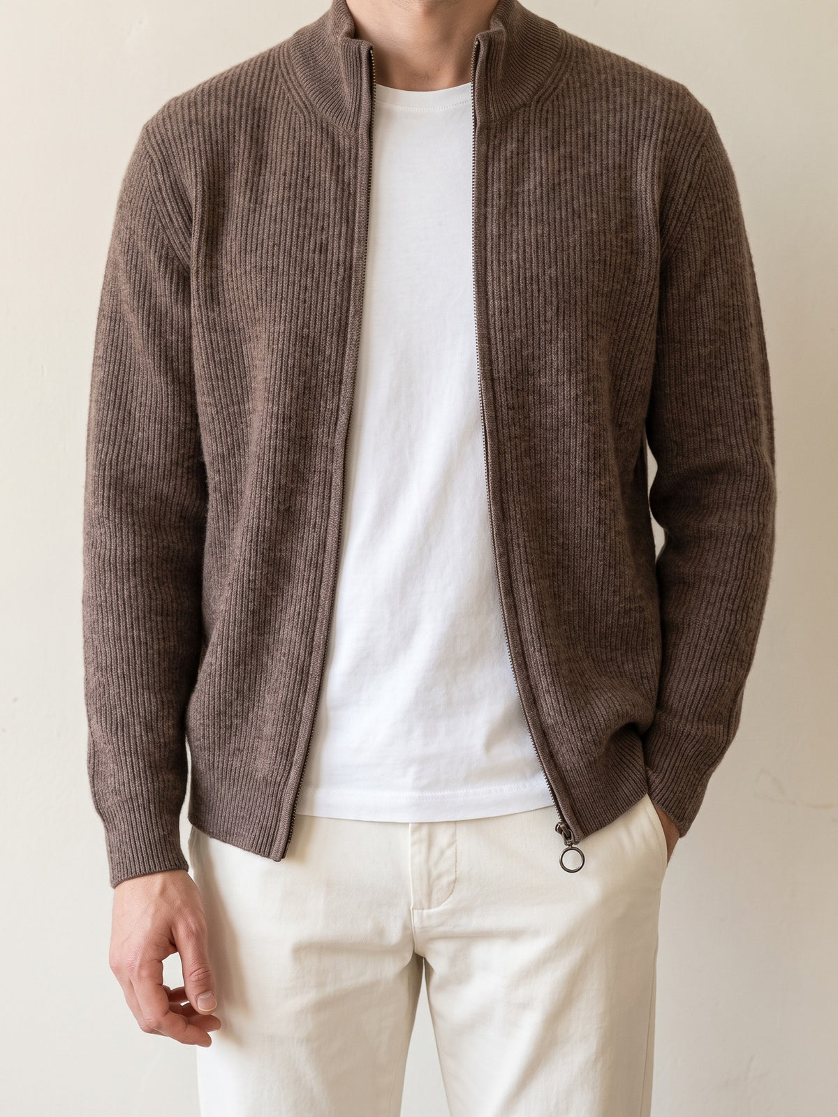 100% Cashmere Vest – Brown lifestyle