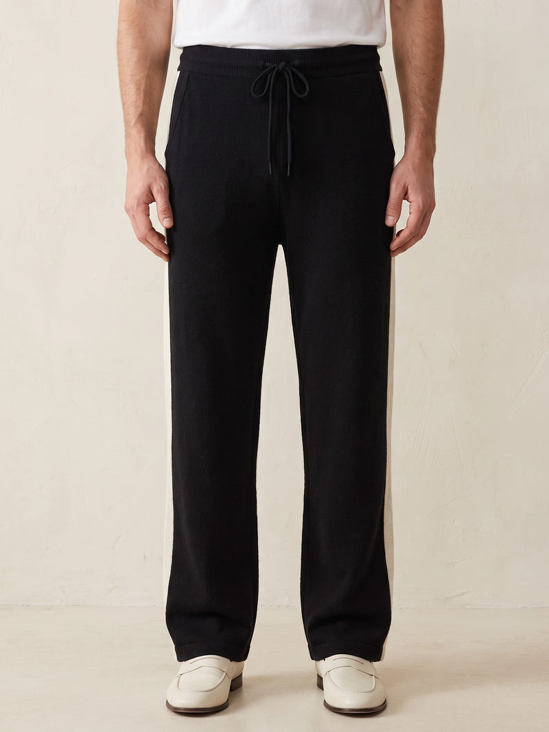 100% Cashmere Wide Leisure Trousers – Black lifestyle