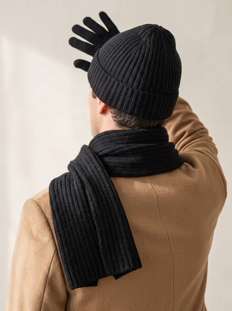 100% Cashmere Wintertime Essentials – Black lifestyle