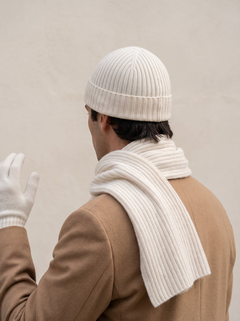 100% Cashmere Wintertime Essentials – Ivory lifestyle