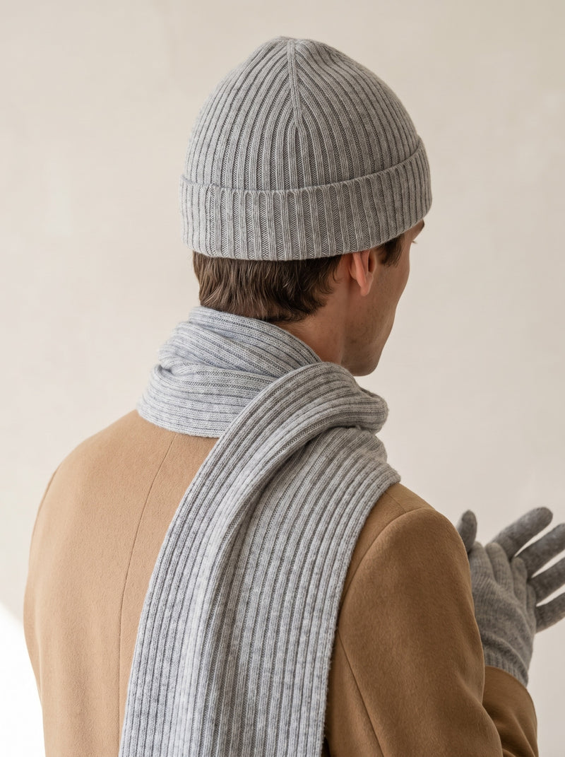 100% Cashmere Wintertime Essentials – Light Gray lifestyle